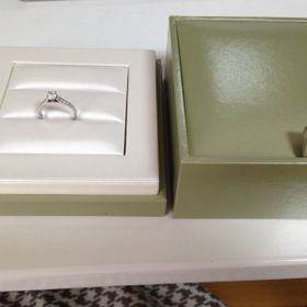 【ヴァン クリーフ＆アーペル(Van Cleef & Arpels)の口コミ】 0.3カラットと、ダイヤモンドの中では小ぶりながらも、洗練された細身のデ…