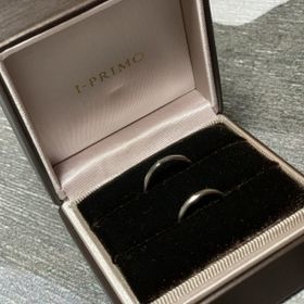 【アイプリモ(I-PRIMO)の口コミ】 何軒か回ってたくさんの指輪から
この指輪にしたのはシンプルかつ
お洒落…