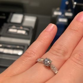 【エクセルコダイヤモンド(EXELCO DIAMOND)の口コミ】 ハーフエタニティは、メインのダイヤモンドはもちろんのこと、周りの小さ…