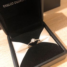 【エクセルコダイヤモンド(EXELCO DIAMOND)の口コミ】 何軒か婚約指輪を探すために、お店をまわりましたが、どのお店よりもダイ…