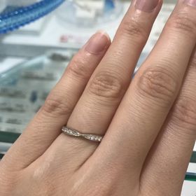 【EYE JEWELRY UMAKI(アイジュエリー ウマキ)の口コミ】 某ブランドの人気デザインによく似ている。プラチナでダイヤモンドも大き…