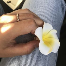 【Makana(マカナ)の口コミ】 波、花の刻印がとても可愛く購入する決め手となりました。とても可愛いで…