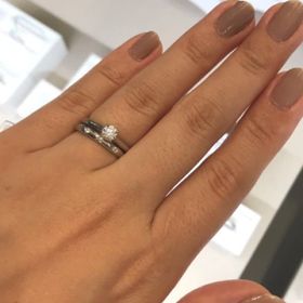 【ANTWERP BRILLIANT(アントワープブリリアント)の口コミ】 結婚指輪、婚約指輪両方ともシンプルなラインで程よいボリューム感があり…