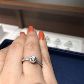 【ラザール ダイヤモンド(LAZARE DIAMOND)の口コミ】 ネット検索をしてから指輪街を何軒か見に行って、自分が好きなデザインは…