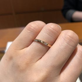 【アネリディギンザ(ANELLI DI GINZA)の口コミ】 華奢で、ゴールド。おしゃれなファッションリングとしても使えそうな指輪…