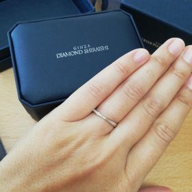 【銀座ダイヤモンドシライシの口コミ】 ダイヤモンドの輝きや指輪のデザインがシンプルな所、指当たりが気になら…