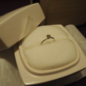 【俄(にわか)の口コミ】 華奢なデザインのものを探しており、他のブランドも含め私たちが見に行っ…