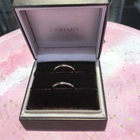 【アイプリモ(I-PRIMO)の口コミ】 婚約指輪と重ね付けした時のバランスを見ながら選びました。初めはプラチ…