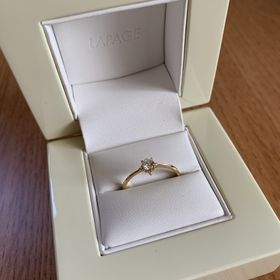 【LAPAGE(ラパージュ)の口コミ】 南十字星という名前の指輪です。星が好きな私にぴったりの指輪でした。一…