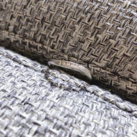 【ラザール ダイヤモンド(LAZARE DIAMOND)の口コミ】 ダイアが3つくらい付いていて、ストレートではないものという明確なイメー…