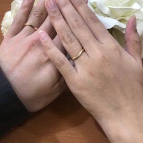 【Preuve(プルーヴ)の口コミ】 指輪をはめた時にゴールドがお互いの指に合っていてそこからデザインを決…