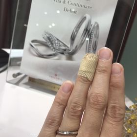 【TRECENTI(トレセンテ)の口コミ】 指が綺麗に見えるデザインで最初に見たときビビッときました。
色々店舗を…