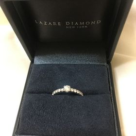 【ラザール ダイヤモンド(LAZARE DIAMOND)の口コミ】 もともとメレダイヤが周りについているものを探していました。5店舗ほど回…
