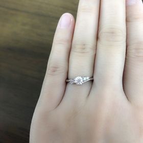 【ラザール ダイヤモンド(LAZARE DIAMOND)の口コミ】 色々な指輪の台座を試せるので、たくさん試着をしました。
初めはほかのデ…
