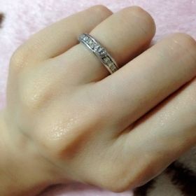 【Justin Davis Bridal(ジャスティンデイビスブライダル)の口コミ】 元々ジャスティンは2人ともが好きなブランドでした。
ジャスティンはゴツ…