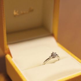 【ケイウノ ブライダル(K.UNO BRIDAL)の口コミ】 母のダイヤをリメイクし、婚約指輪にしました。
私たちのこれまでのエピソ…