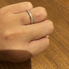 【俄(にわか)の口コミ】 ダイヤモンドの輝きと指のフィット感が決め手でした。店員さんにも店頭に…
