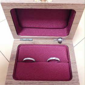 【MIORING(ミオリング)の口コミ】 指輪のデザインが気に入った為購入しました。
付けているときにダイヤが入…