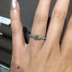 【アイプリモ(I-PRIMO)の口コミ】 メレダイヤ付きのリングを探していて、試着させていただきました。種類も…