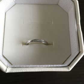 【4℃ BRIDAL(ヨンドシーブライダル)の口コミ】 カーブしているものを元々探しており、色々な店を回りましたが、予算に対…