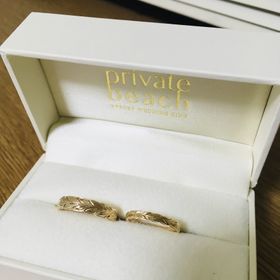 【PRIVATE BEACH(プライベートビーチ)の口コミ】 太めのデザインが良かった主人と細めの華奢なデザインが好きな私で揃える…