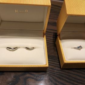 【ケイウノ ブライダル(K.UNO BRIDAL)の口コミ】 結婚指輪と婚約指輪が重ね付け出来て、指輪をはめた時にいかに指が綺麗に…