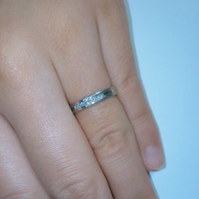 【ジュエリーツツミ(JEWELRY TSUTSUMI)の口コミ】 お互い仕事中も付けるので、装飾の少な目でシンプルな物にしようと２人で…