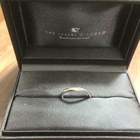 【ラザール ダイヤモンド(LAZARE DIAMOND)の口コミ】 横浜元町に絞って下見にいきました。
1軒目は少し若目の某店舗。
店内は白…