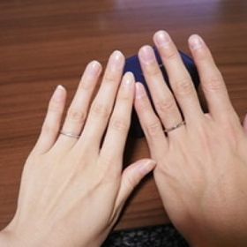 【銀座ダイヤモンドシライシの口コミ】 カーブしているデザインを探していた所、指輪自体は真っ直ぐで、ダイヤが…