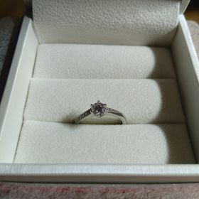 【アンジェリックフォセッテ(Angelique Fossette)の口コミ】 彼からのプロポーズが、こちらのブランドのプロポーズリングだったため。…