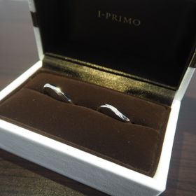 【アイプリモ(I-PRIMO)の口コミ】 指輪の決め手としては、
①ウェーブがかかっていて指が綺麗に見えるところ
…