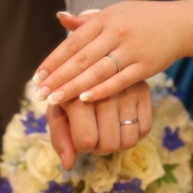 【アイプリモ(I-PRIMO)の口コミ】 夫はカーブのないストレートなデザインの指輪がよく、
わたしは曲線的なデ…