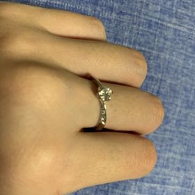 【HOSHI no SUNA 星の砂(ほしのすな)の口コミ】 最初は違うブランドの指輪をオススメされていたのですが、いろいろな指輪…