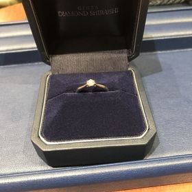 【銀座ダイヤモンドシライシの口コミ】 最初はハーフエタニティリングのデザインで探していましたが、店員さんか…
