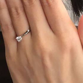 【アイプリモ(I-PRIMO)の口コミ】 デザインがオシャレで、ダイヤの大きさ、グレードもちょうどよかった。
価…