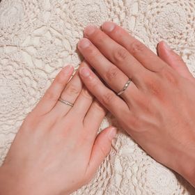 【ラザール ダイヤモンド(LAZARE DIAMOND)の口コミ】 一つだけでつけても映えるように！
また婚約指輪と重ね付けしてもいいよう…