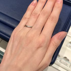 【銀座ダイヤモンドシライシの口コミ】 当初はストレートのシンプルなものを考えていましたが、店員さんが様々な…