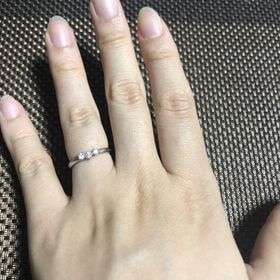 【銀座ダイヤモンドシライシの口コミ】 細身のリングで日常でつけていても邪魔にならず、でも華やかさがあるデザ…