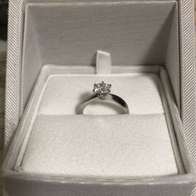 【ENUOVE(イノーヴェ)の口コミ】 プロポーズリングをいただき、リングを２人で選びに行きました。ダイヤが…