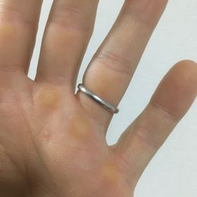 【GALA JEWELRY(ガラジュエリー)の口コミ】 結婚指輪として普段の生活に馴染むシンプルなものにしました。妻の方はダ…