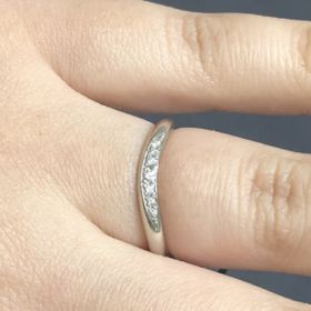 【ROYAL ASSCHER(ロイヤル・アッシャー)の口コミ】 デザイン自体にはそれほど惹かれなかったのですが、実際に試着してみると…