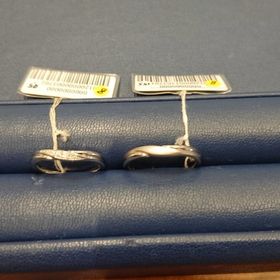 【銀座ダイヤモンドシライシの口コミ】 彼も私も指が短く、指が綺麗にみえるものがいいとＶ字のものを選びました…