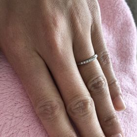 【GALA JEWELRY(ガラジュエリー)の口コミ】 ダイヤが入ったデザインを探して色々なお店に見に行きました。結婚式が迫…