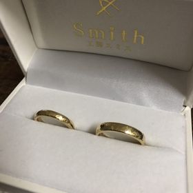 【Smith(工房スミス)の口コミ】 指輪のデザインはキラキラハンマー仕上げ、素材は日本人の肌に合うと言わ…