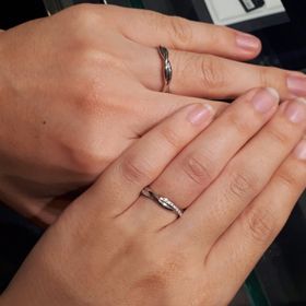 【ラザール ダイヤモンド(LAZARE DIAMOND)の口コミ】 他には無いデザインリングで旦那が一目惚れしました。
最初はエタニティリ…