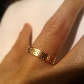 【エルメス(HERMES)の口コミ】 シンプルながら個性のあるリングを探しており、ダメ元でのぞいたエルメス…