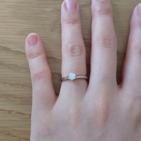 【銀座ダイヤモンドシライシの口コミ】 気に入った結婚指輪とのバランスを見て、合うデザインを探しました。
旦那…