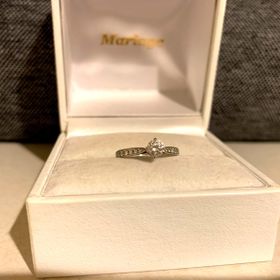 【Mariage ent(マリアージュエント)の口コミ】 プロポーズで貰った時はダイヤモンドとリングのみで、後日ダイヤモンド横…