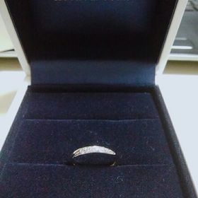 【HOSHI no SUNA 星の砂(ほしのすな)の口コミ】 いろんなデザインの指輪を試着したのですが、指が細くて、太さのある指輪…