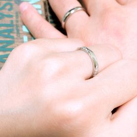 【ラザール ダイヤモンド(LAZARE DIAMOND)の口コミ】 たくさんのお店を見て回るのはなかなか大変なので、
指輪の探せるサイトで…